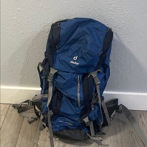 Deuter Futura Vario 50+10 Women’s Hiking Backpack